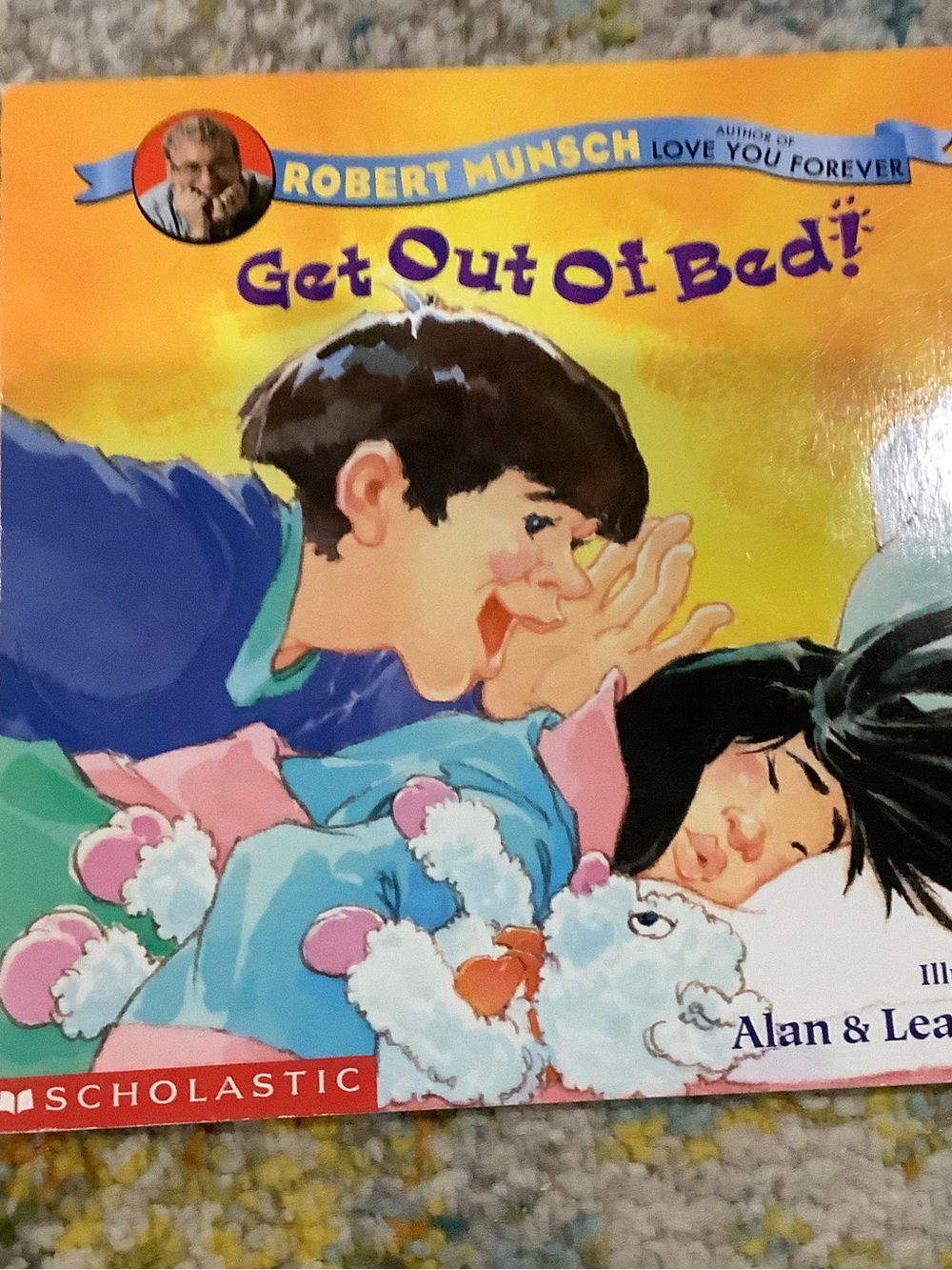 Scholastic Robert Munsch Picture Book Set - Yellow, Blue, Green, Red Covers - Picture 7 of 11